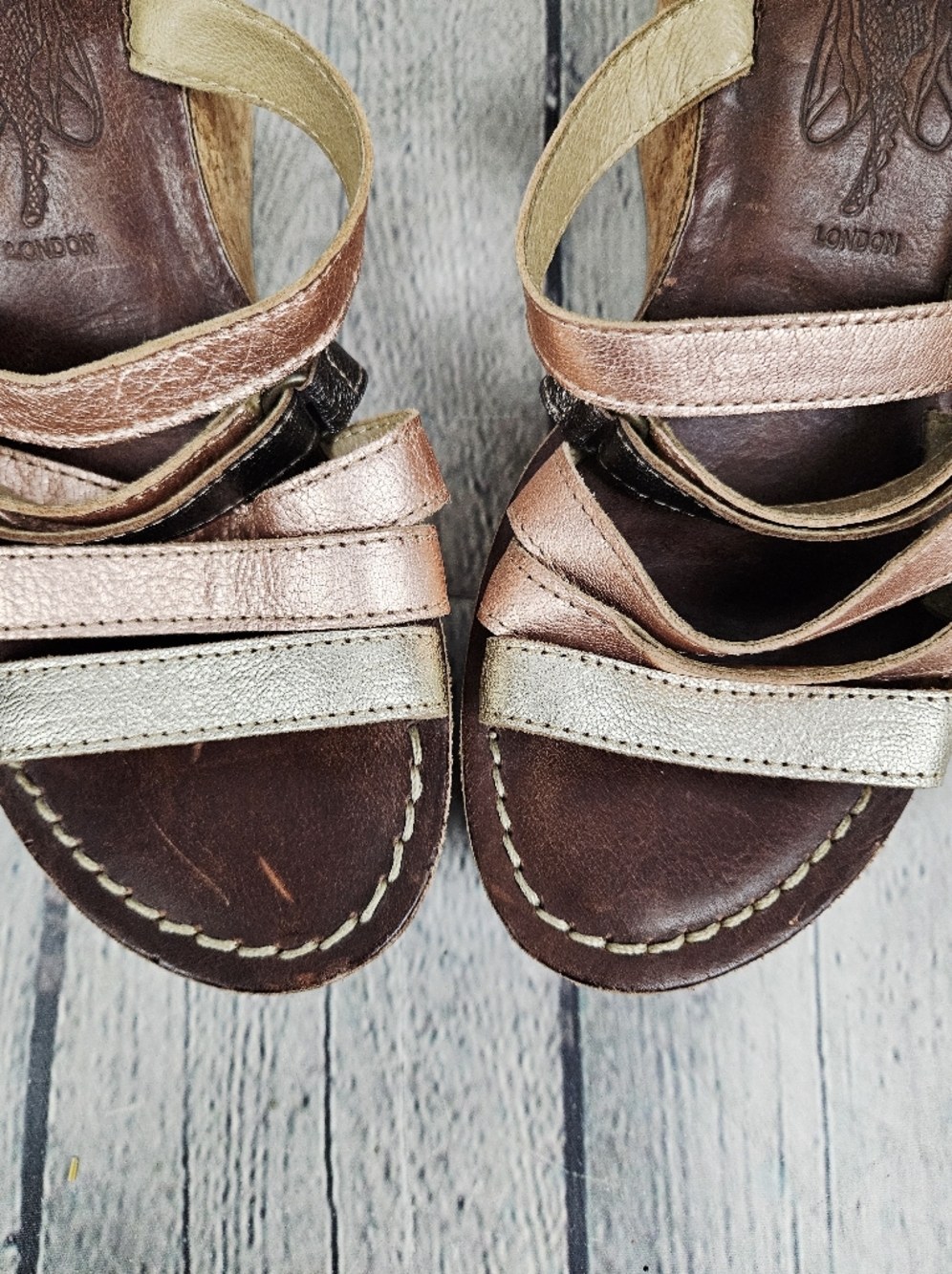 FLY LONDON | Idra strappy metallic leather platform wedge sandals - Picture 5 of 11